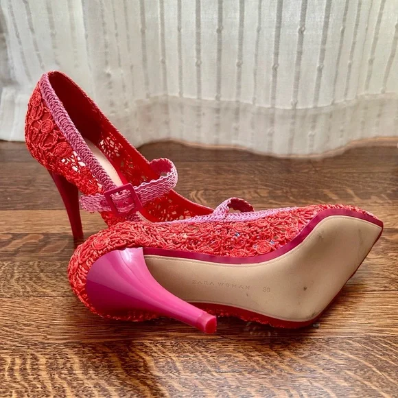 Elegant Red Knit Women's Heels - Picture 5 of 6